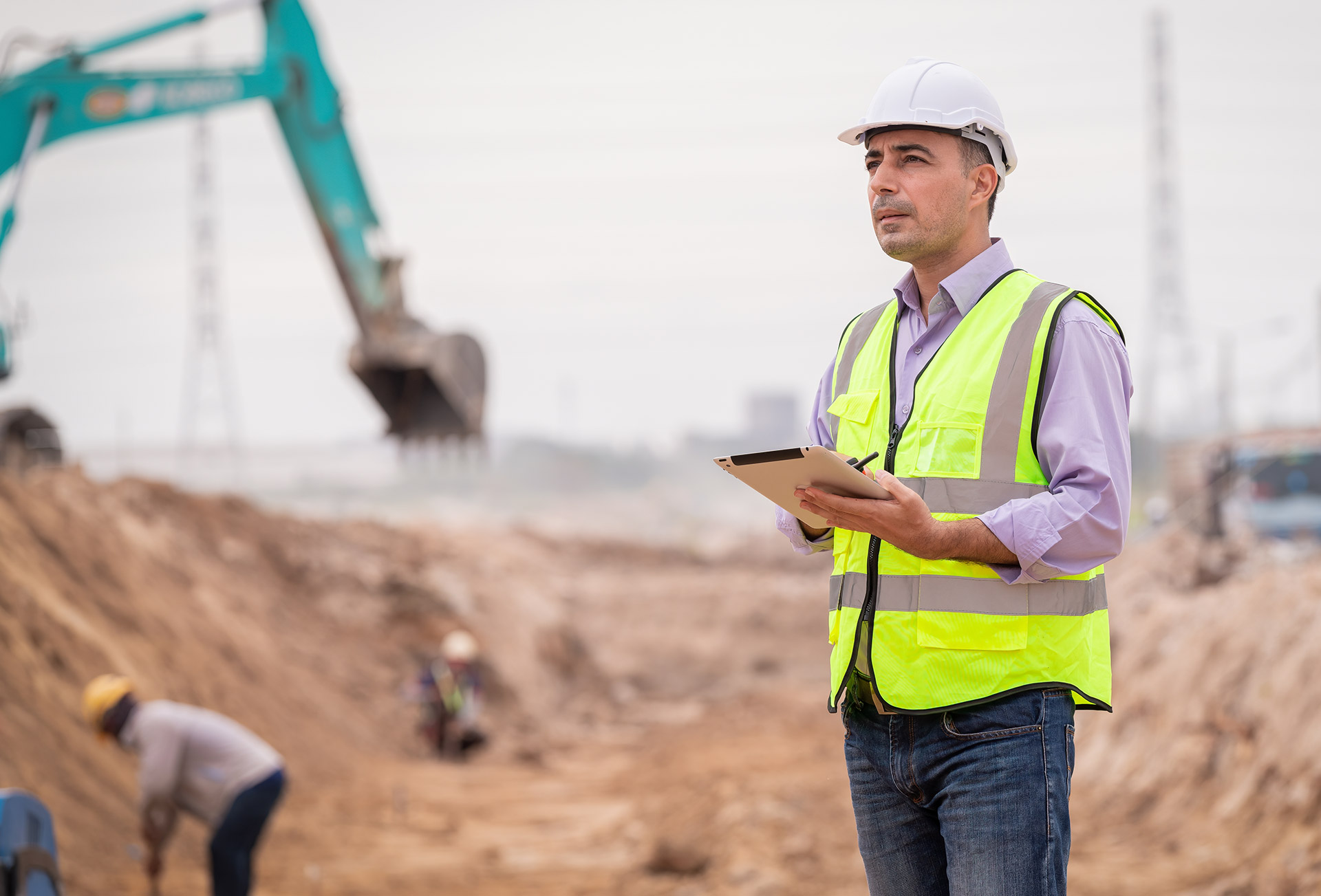 Man on construction site with hard hat and safety vest